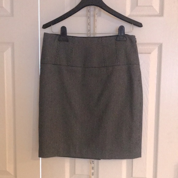 🌻 Limited skirt size 4 (matching coat sold separately) - Picture 4 of 6